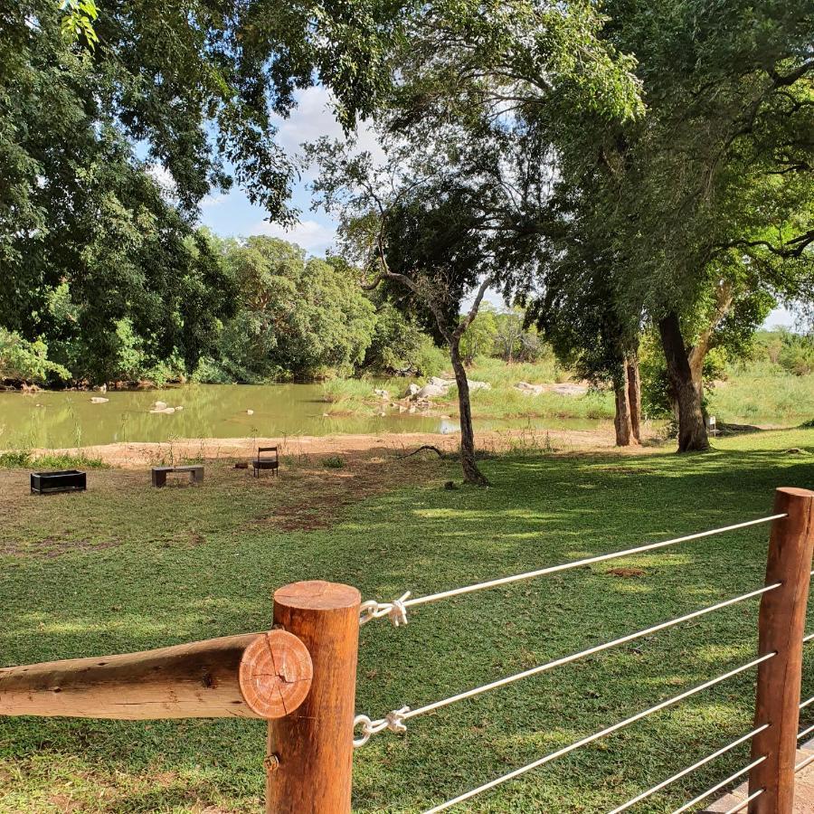 Ekuthuleni River Front Chalets Maruleng Екстер'єр фото